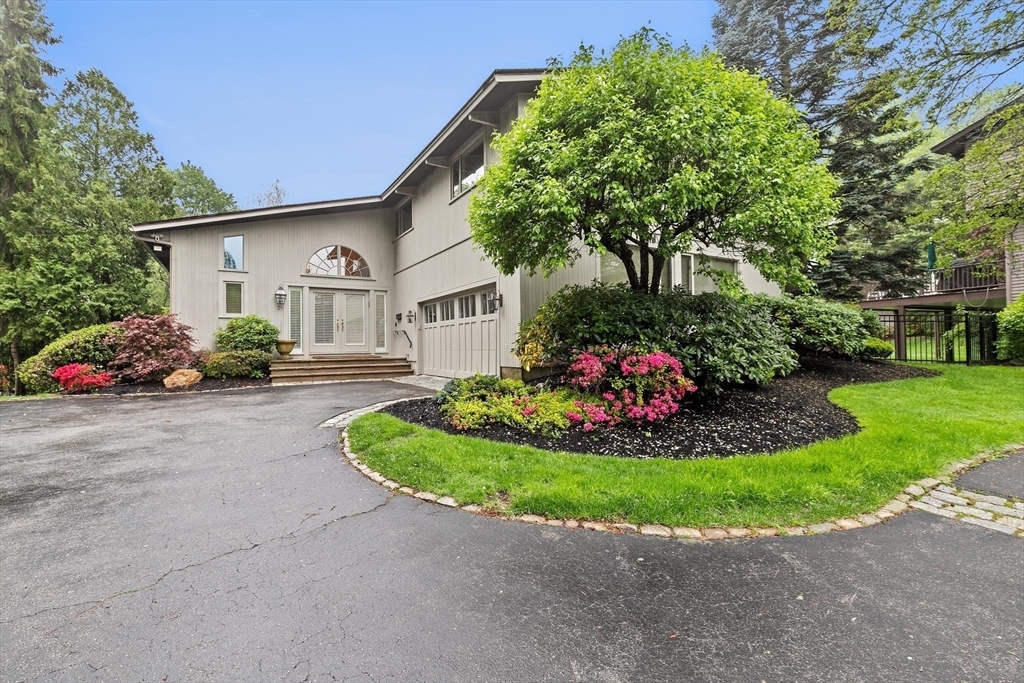 25 Laurus Ln  Newton MA 02459 photo