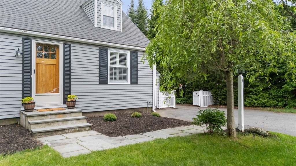 Property Photo:  9 Oak Street  MA 01778 