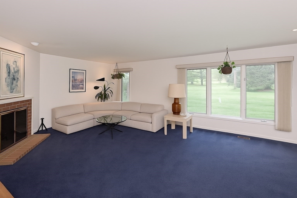 Property Photo: 1 Astra 1 MA 01778