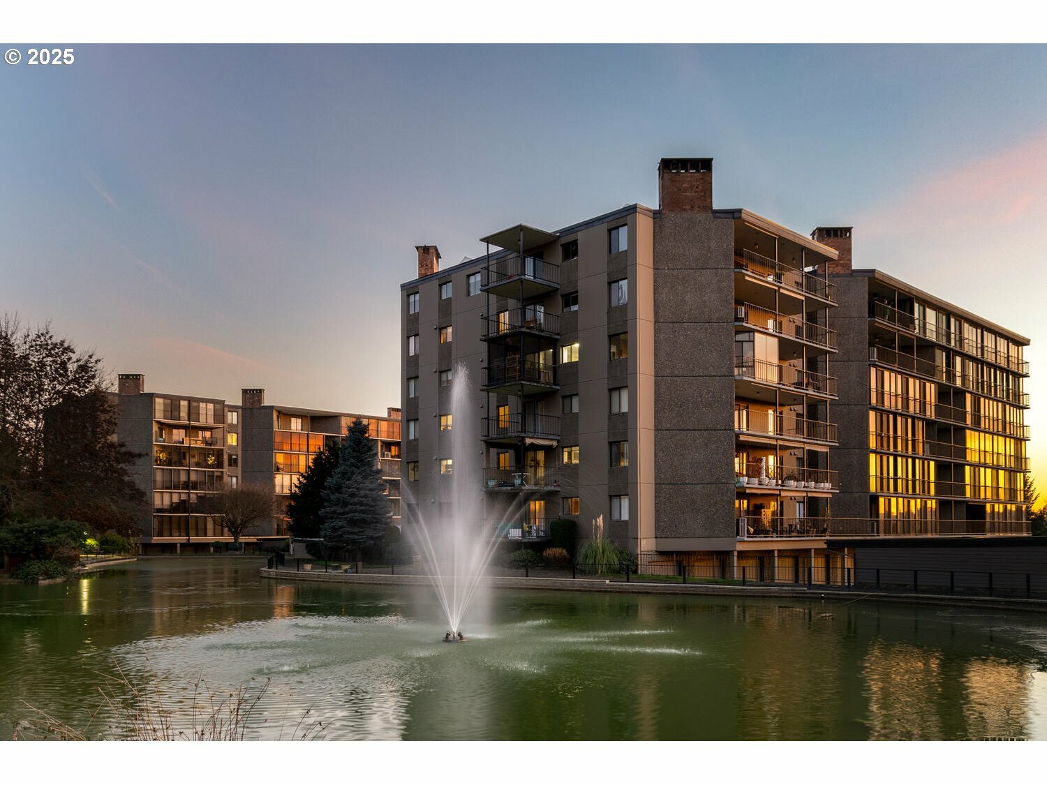 Property Photo: 5535 E Evergreen Blvd 7601 WA 98661