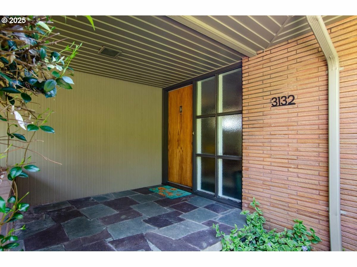 Property Photo: 3132 SW Altadena Ter OR 97239