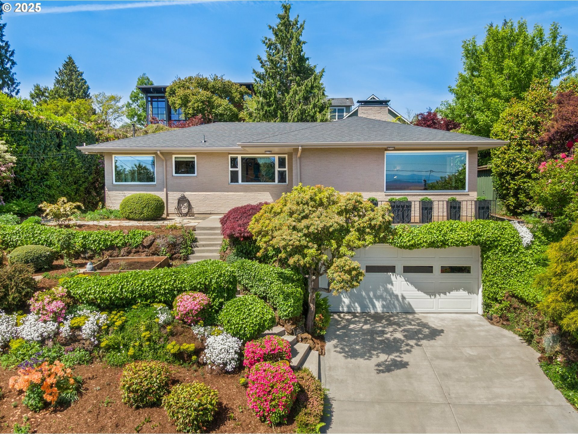 Property Photo: 8301 SW 6th Ave OR 97219