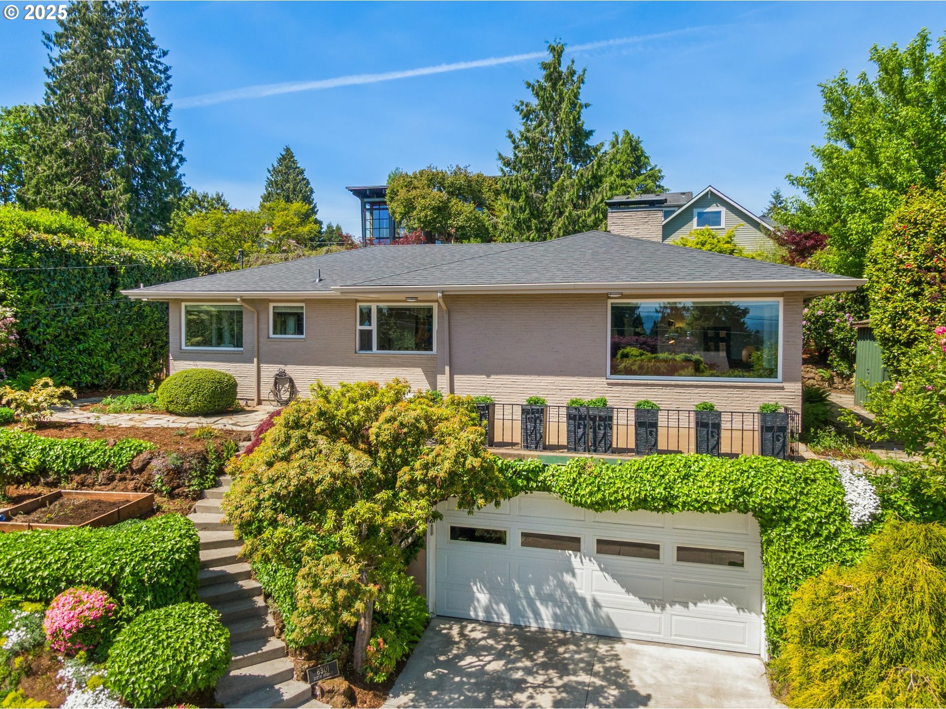 8301 SW 6th Ave  Portland OR 97219 photo