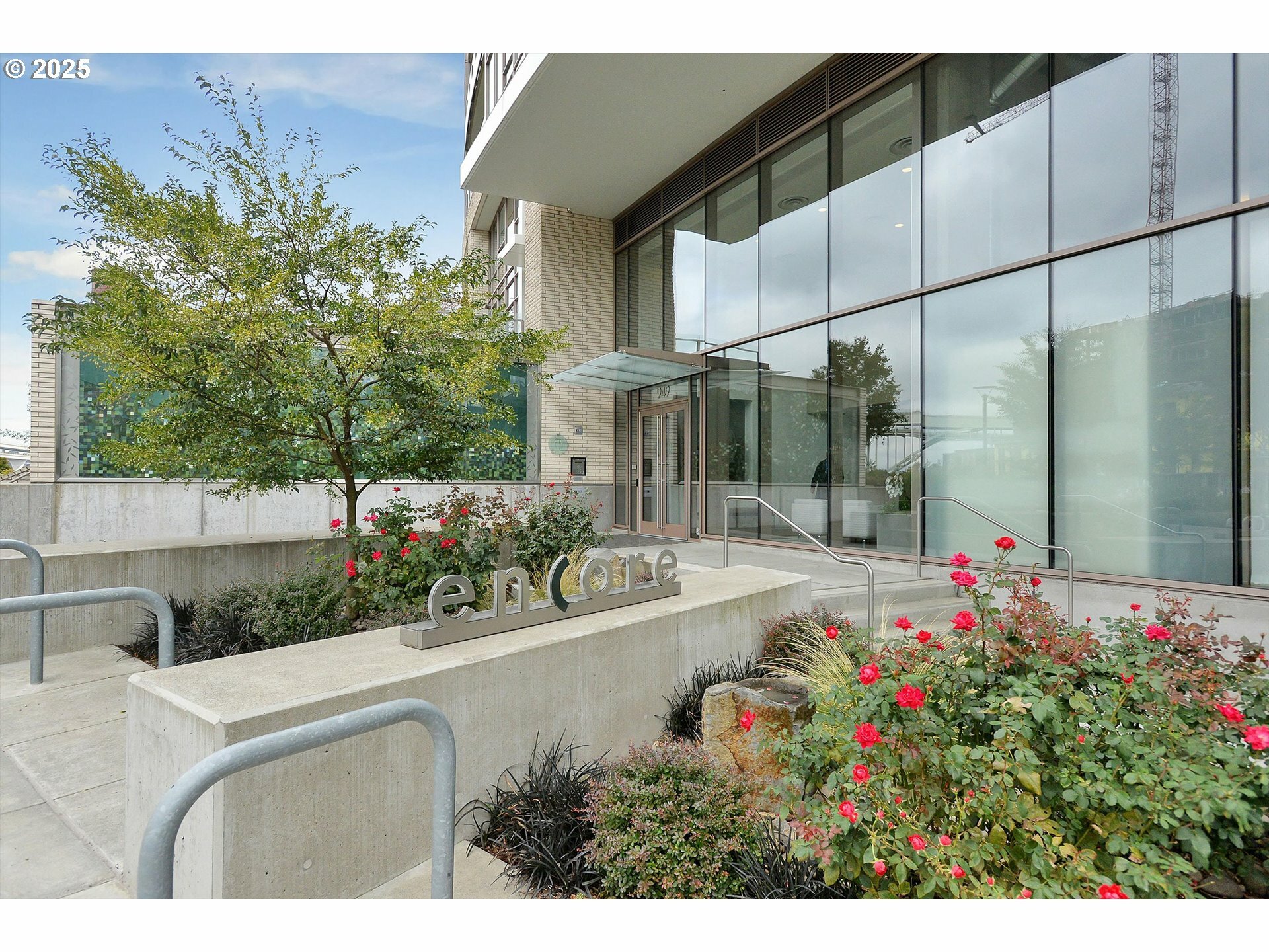 Property Photo: 949 NW Overton St 1007 OR 97209