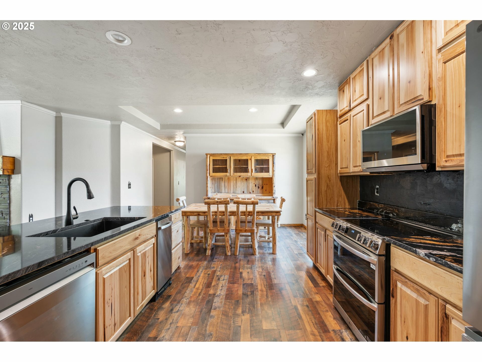 Property Photo: 700 Union Gap Loop Rd OR 97462