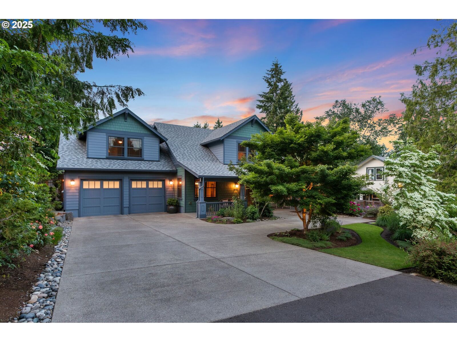 Property Photo: 5049 SW Nevada Ct OR 97219