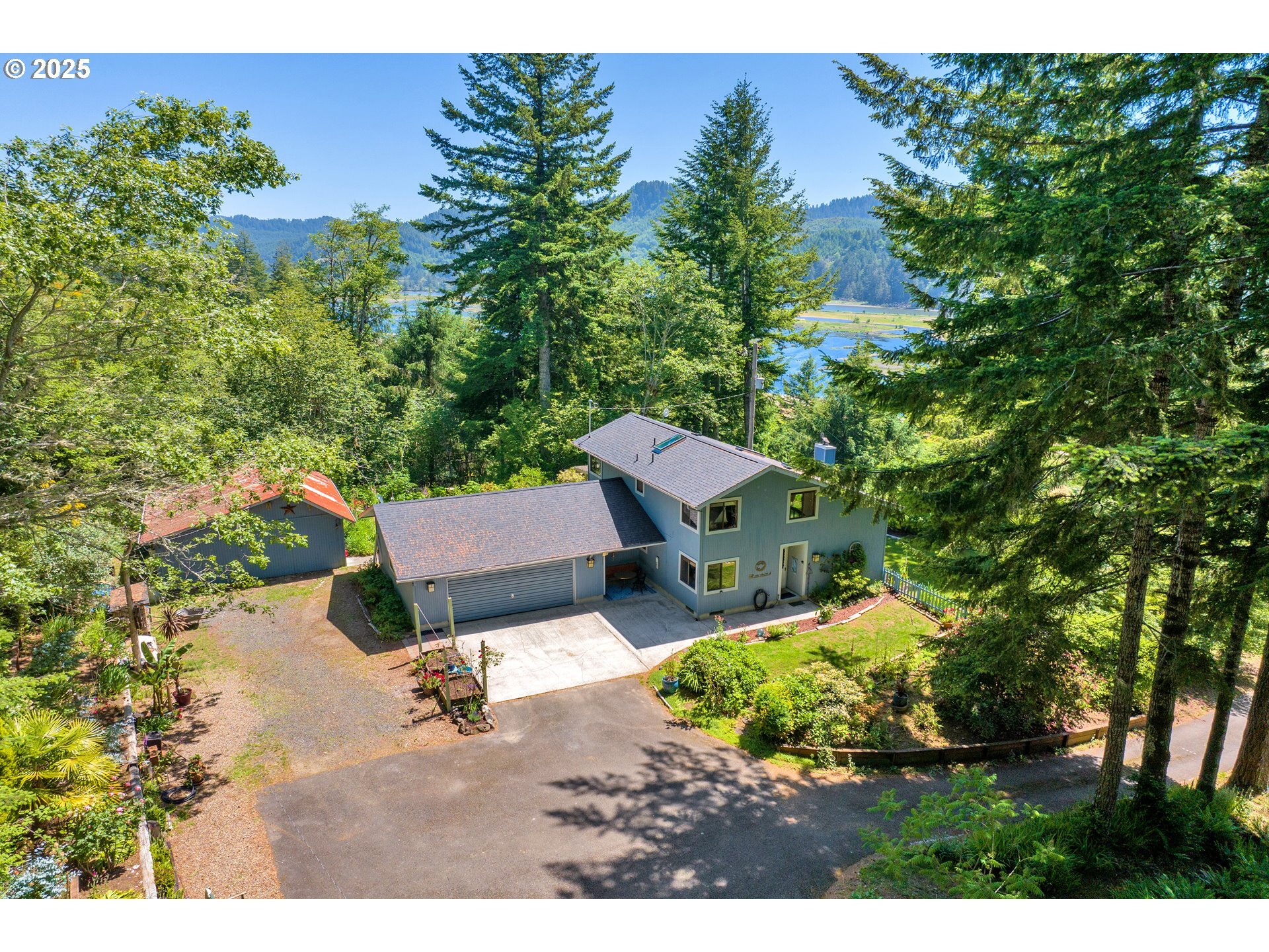 Property Photo: 6859 Highway 126 OR 97439