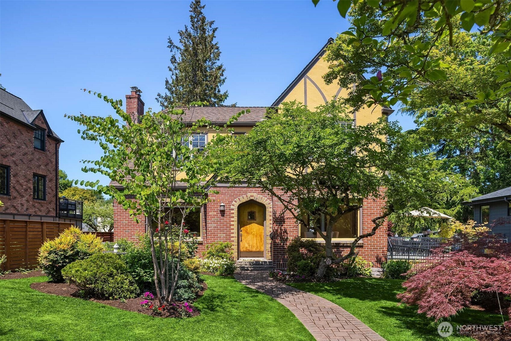 Property Photo: 4832 NE 41st Street WA 98105