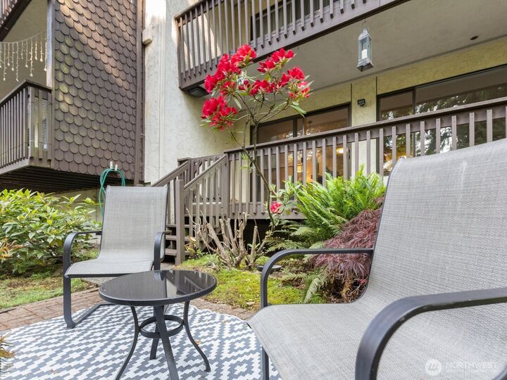 Property Photo:  18210  15th Avenue NE 101  WA 98155 