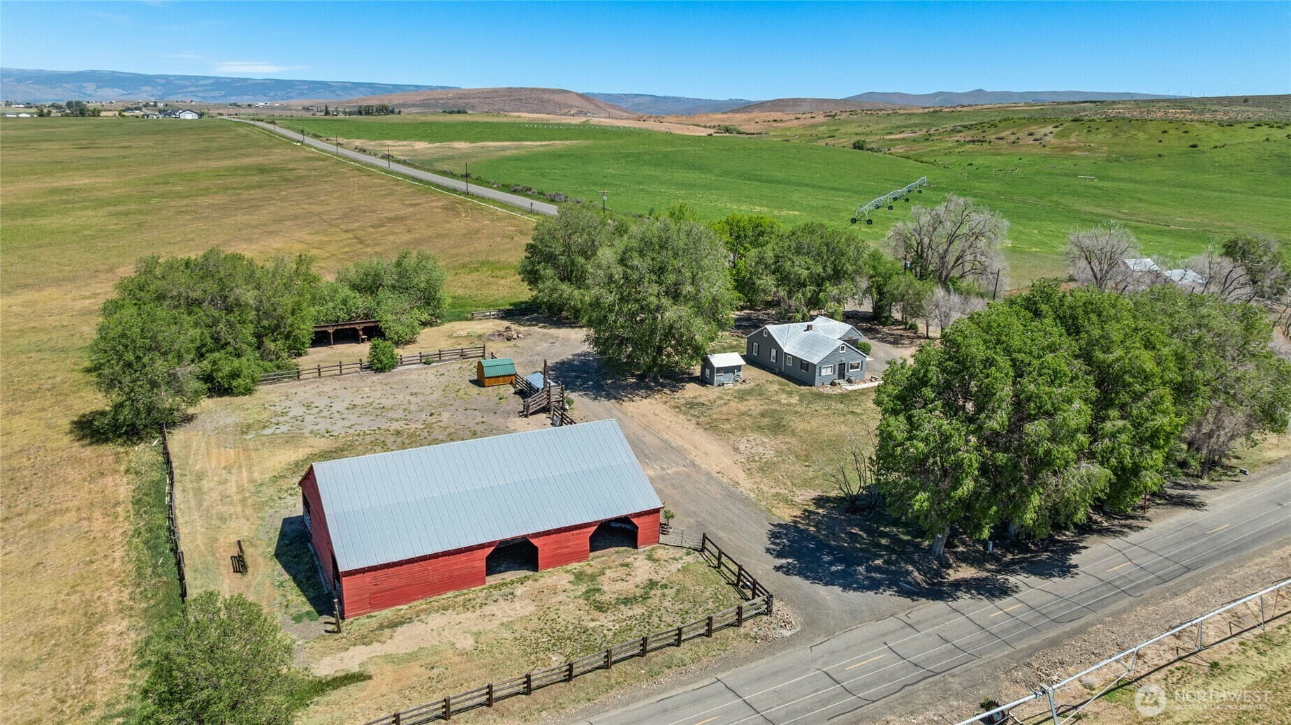 Property Photo:  2421  Carroll Road  WA 98926 