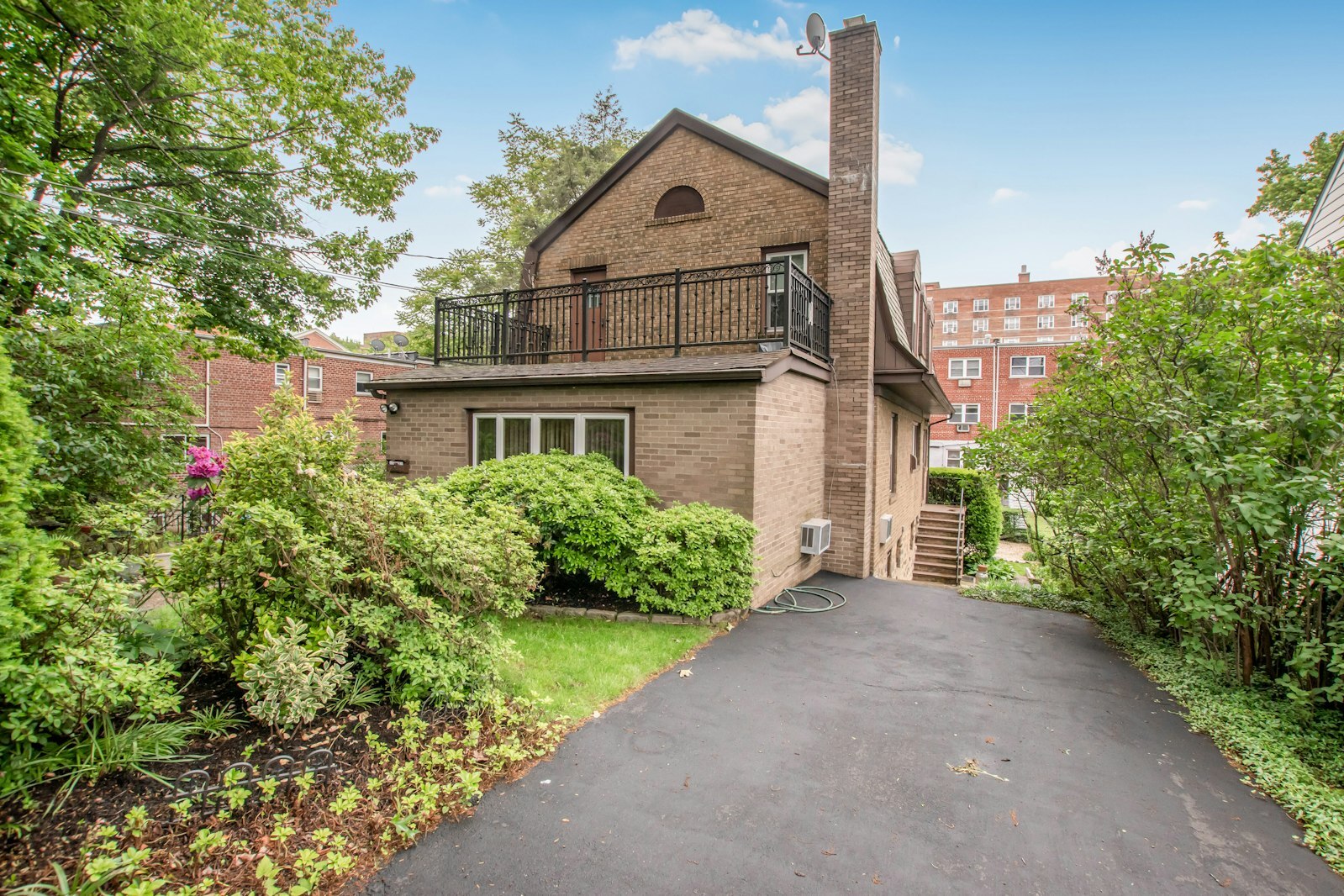 Property Photo: 5611 Delafield Avenue NY 10471