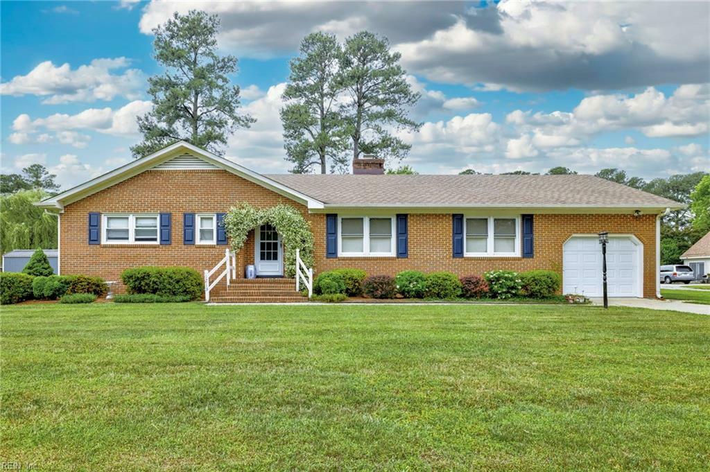 Property Photo: 1213 Peachtree Dr VA 23434