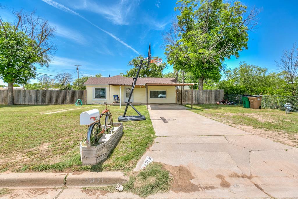 Property Photo: 421 N Archer St TX 76903