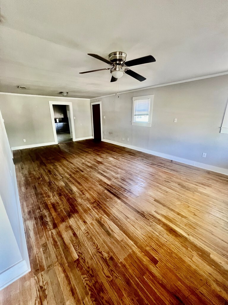 Property Photo: 121 N Madison St TX 76904