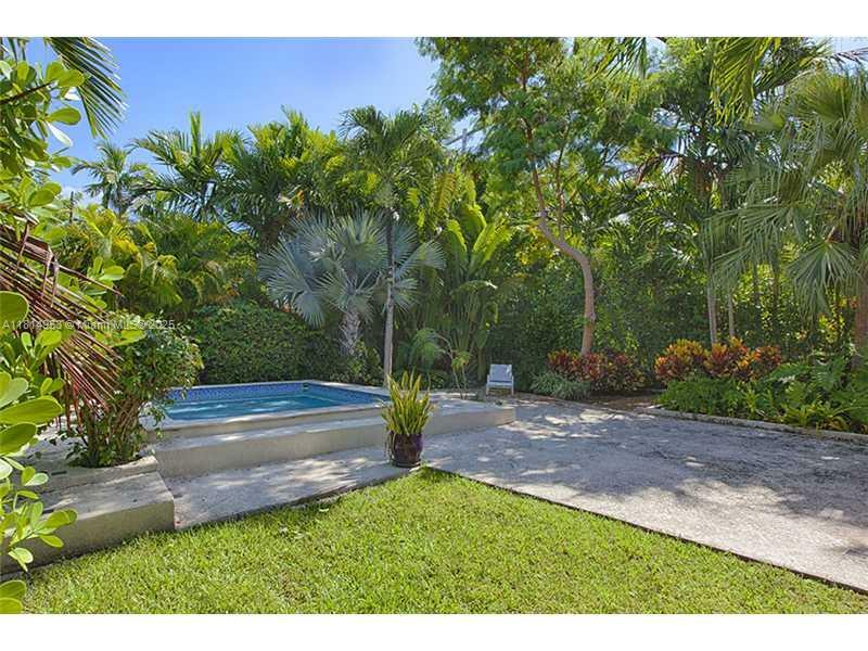 Property Photo:  