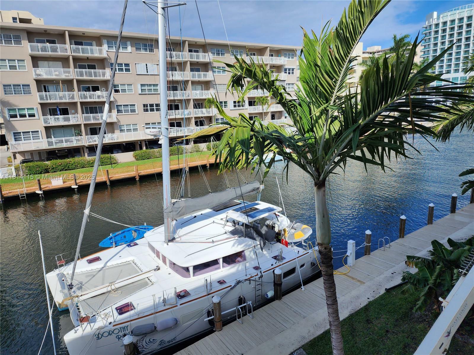 Property Photo: 2881 NE 32nd St 320 FL 33306