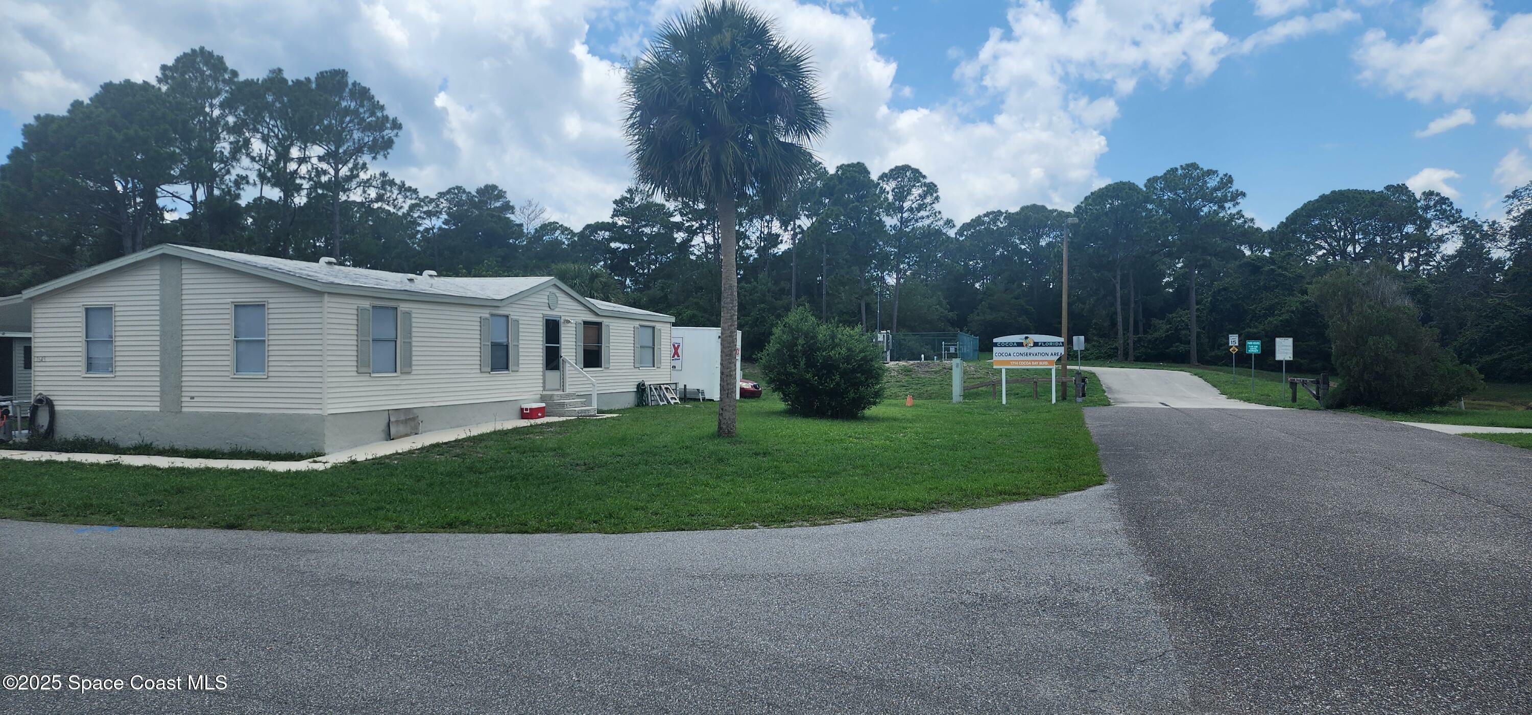 Property Photo: 1643 Ridge Drive FL 32926