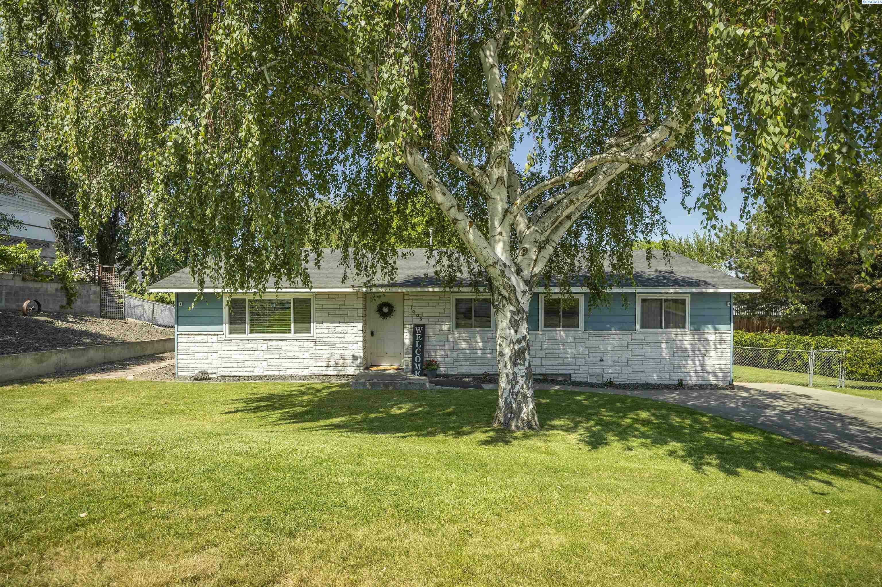 1005 Taylor St  Sunnyside WA 98944 photo