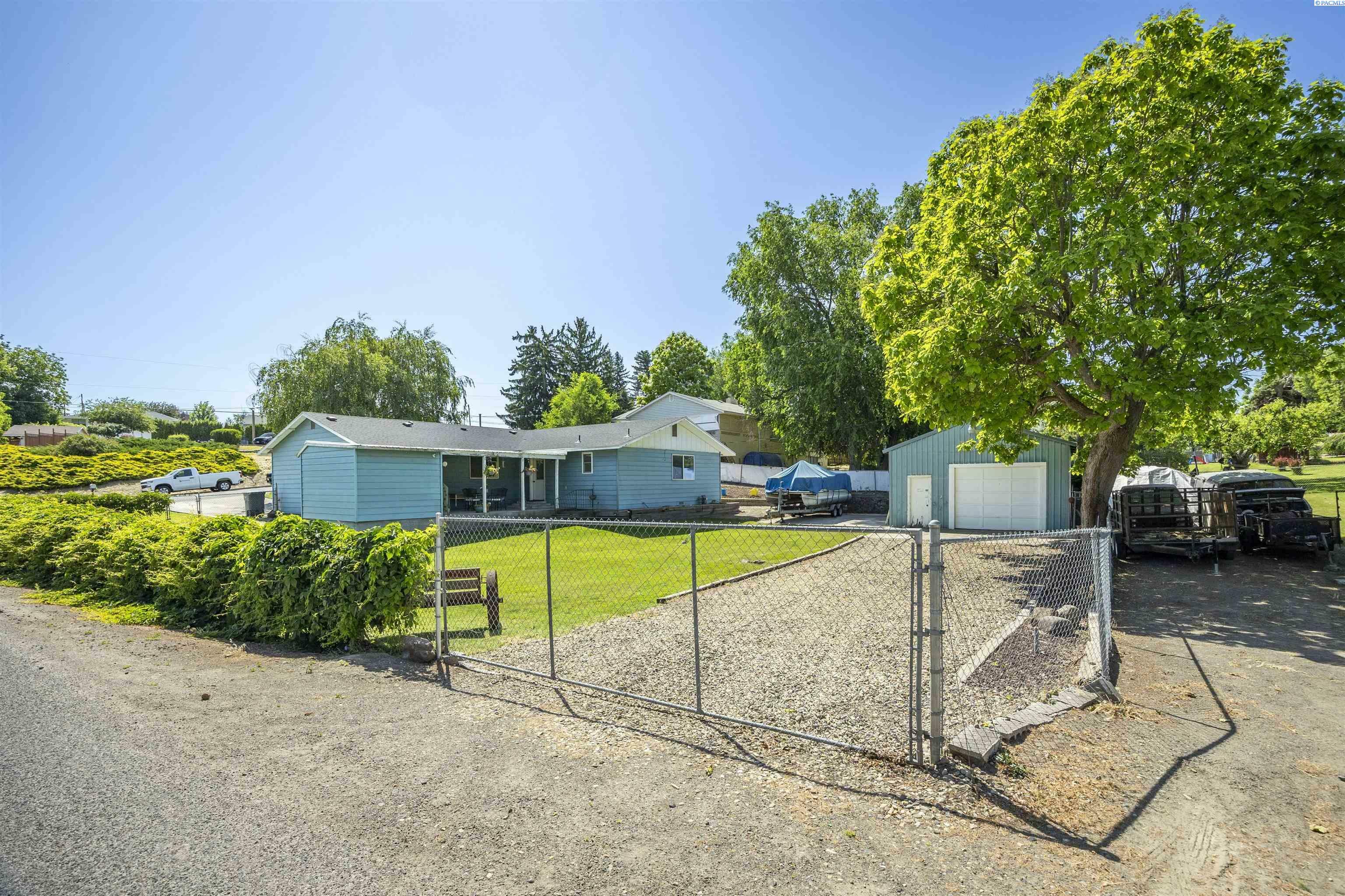 1005 Taylor St  Sunnyside WA 98944 photo