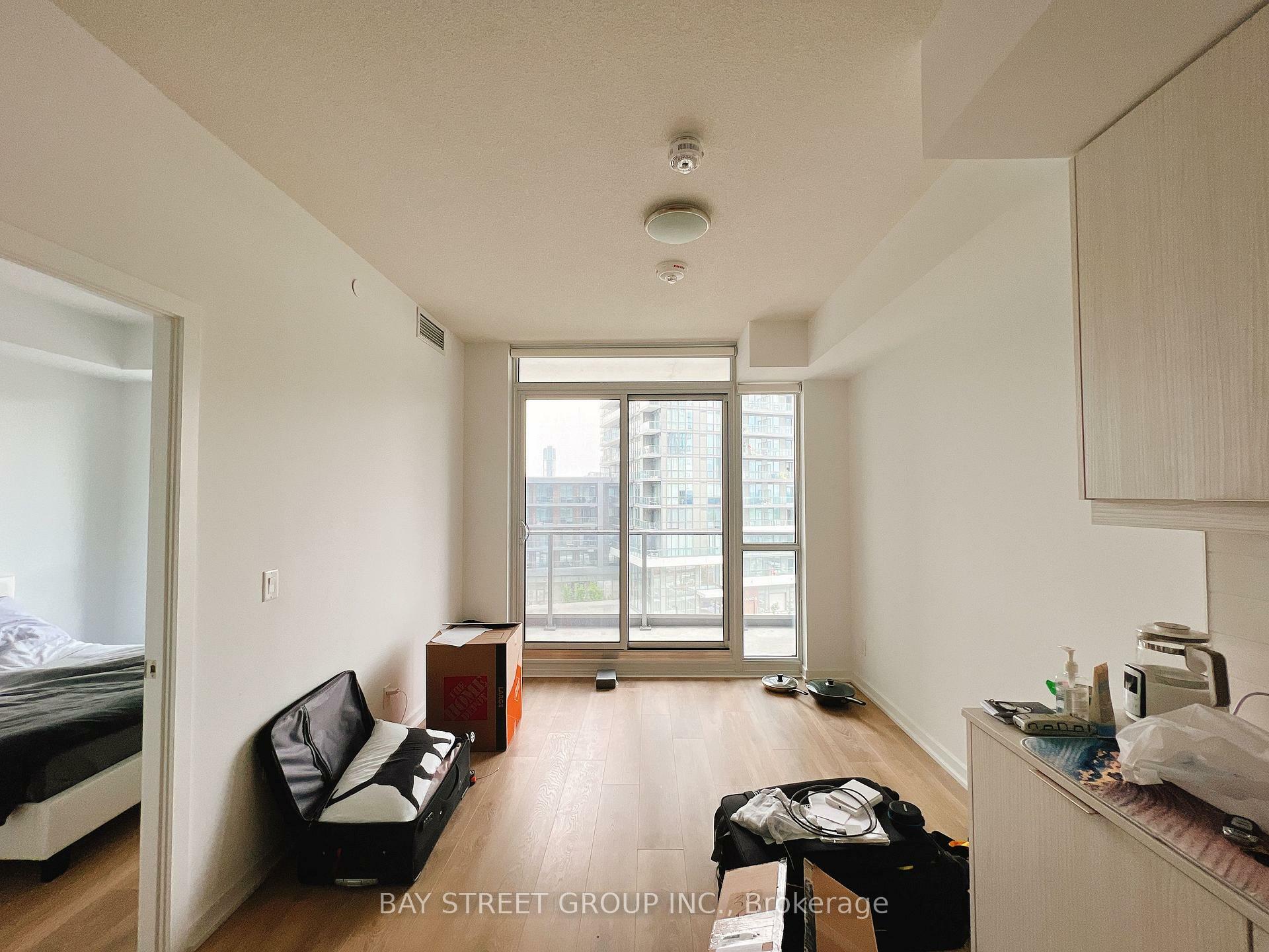 Property Photo: 36 Forest Manor Road 521 ON M2J 1M1