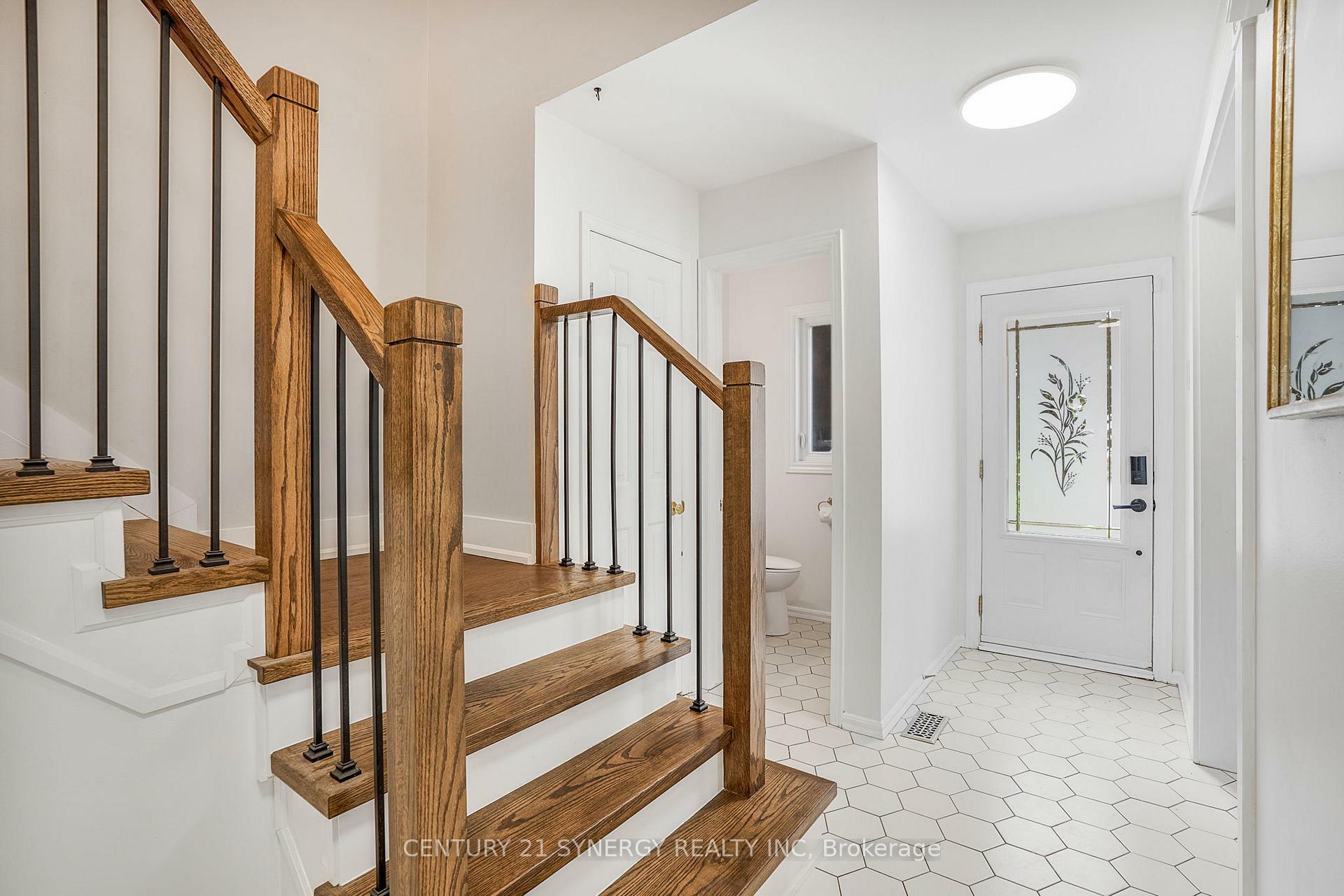 Photo de la propriété:  1395 Laurin Crescent  ON K1E 3G9 