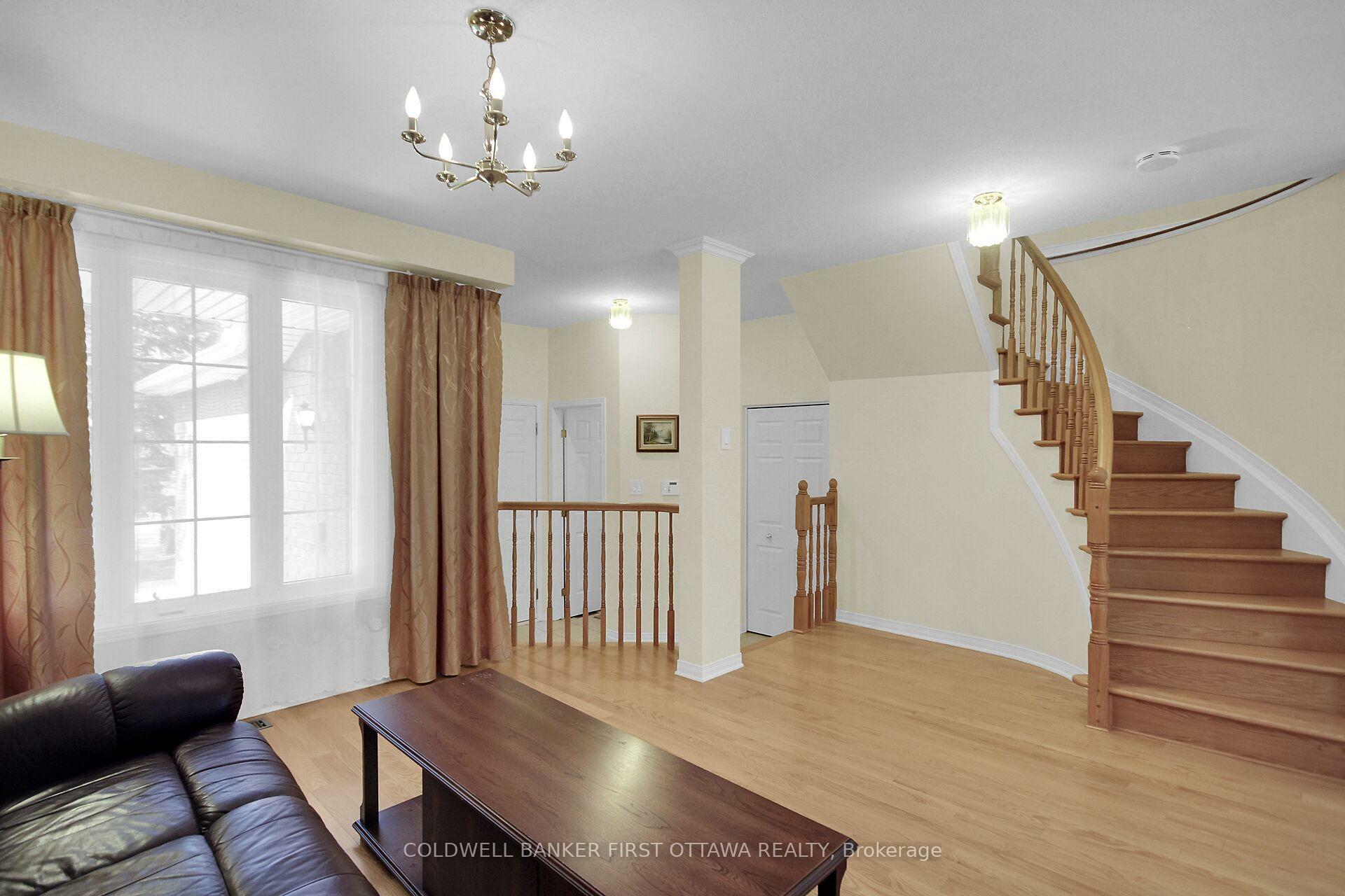 Property Photo: 41 Tobermory Crescent ON K2K 2S2