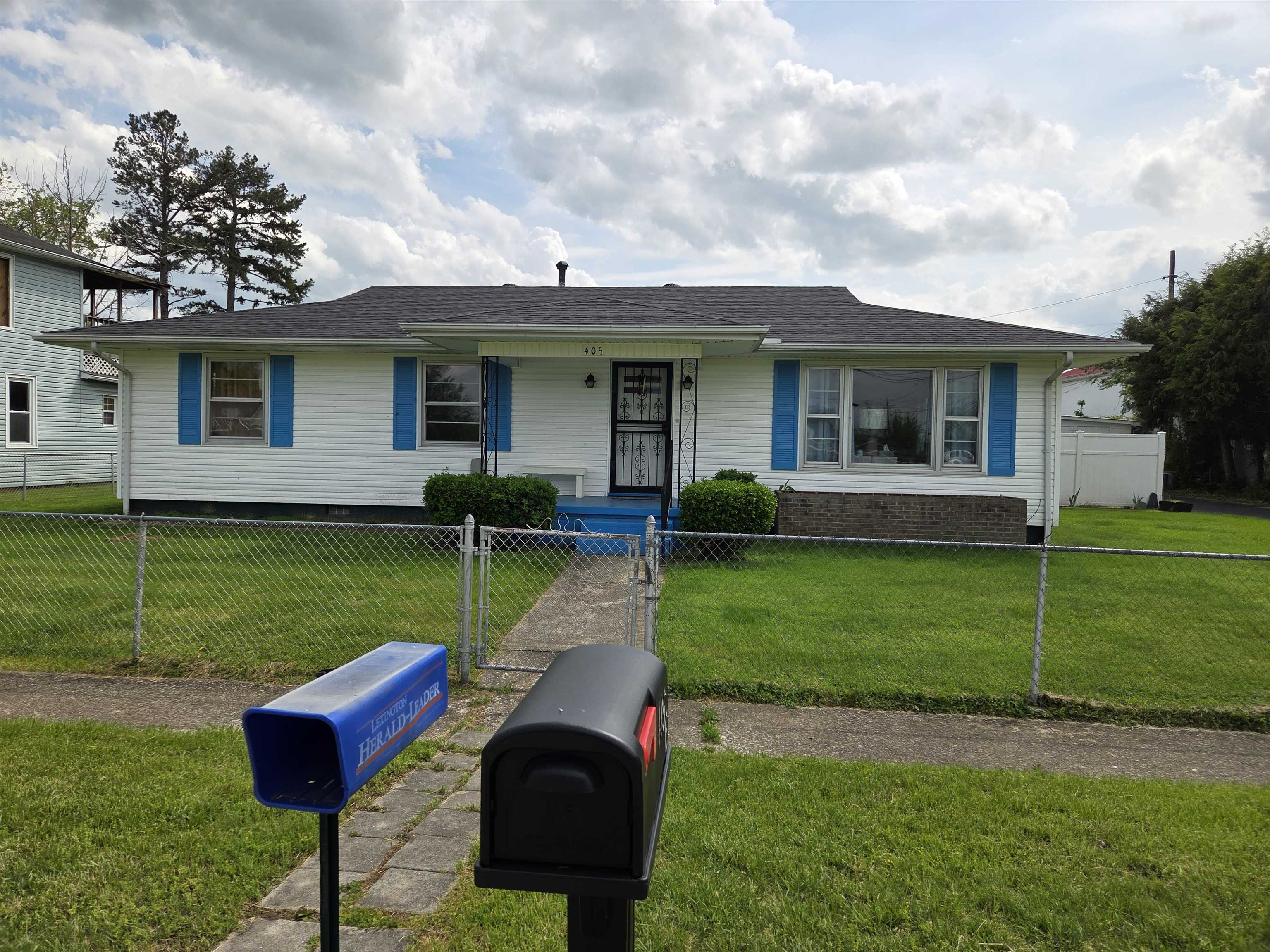 Property Photo: 405 E 2nd Street KY 41143