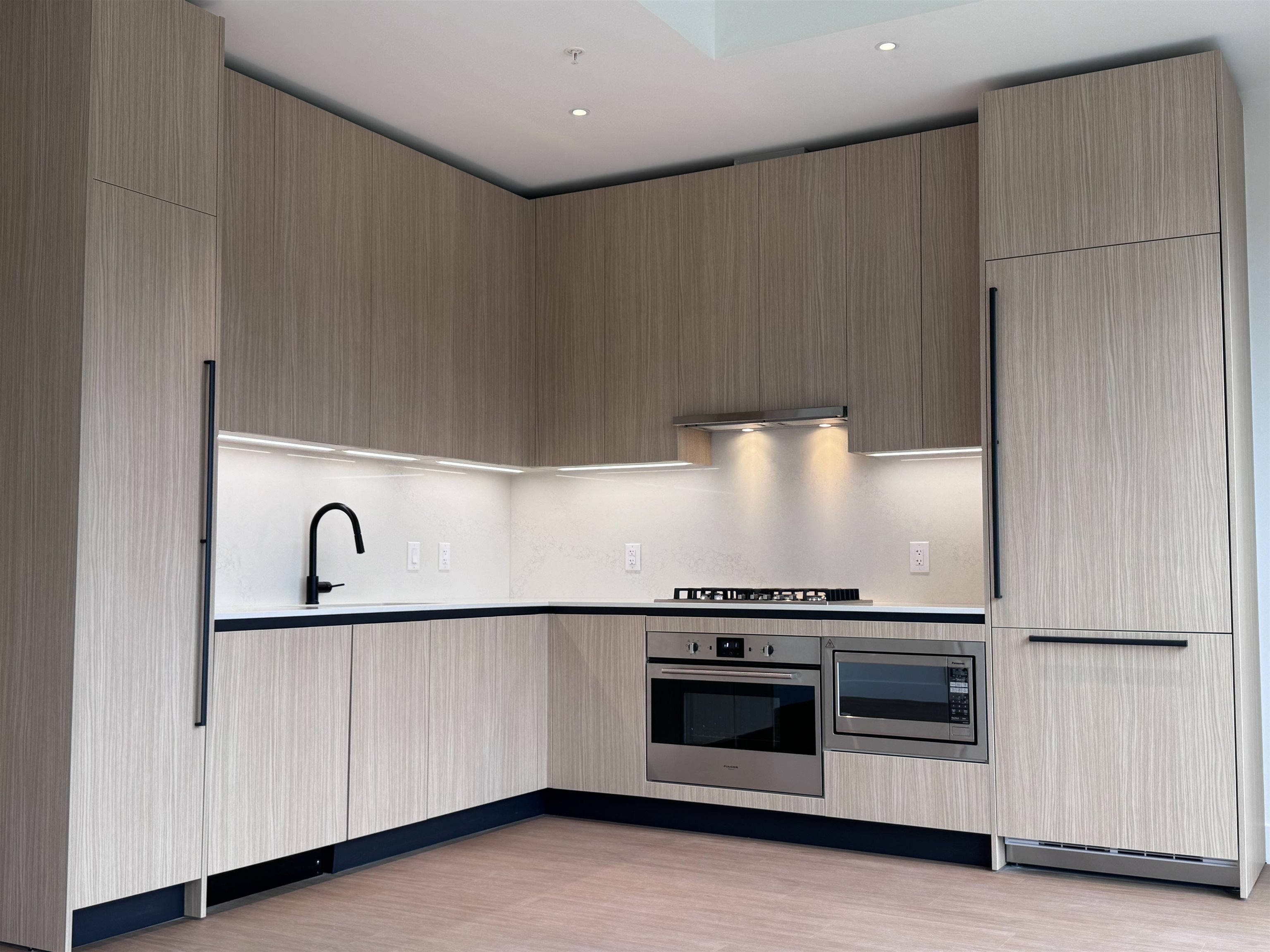 Property Photo: 2235 E Broadway 601 BC V5N 0J5