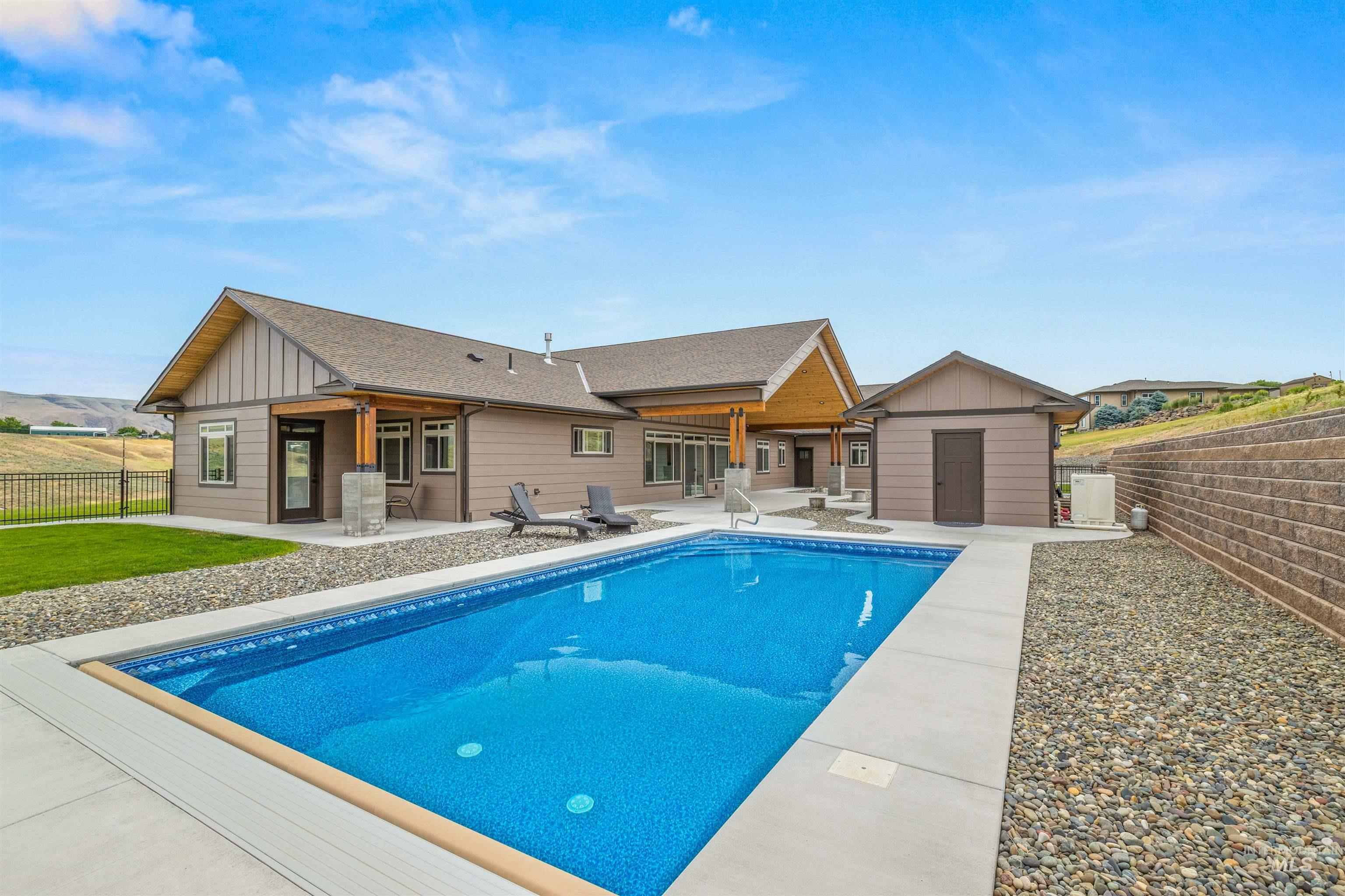 Property Photo:  2505 Ryegate Lane  WA 99403 