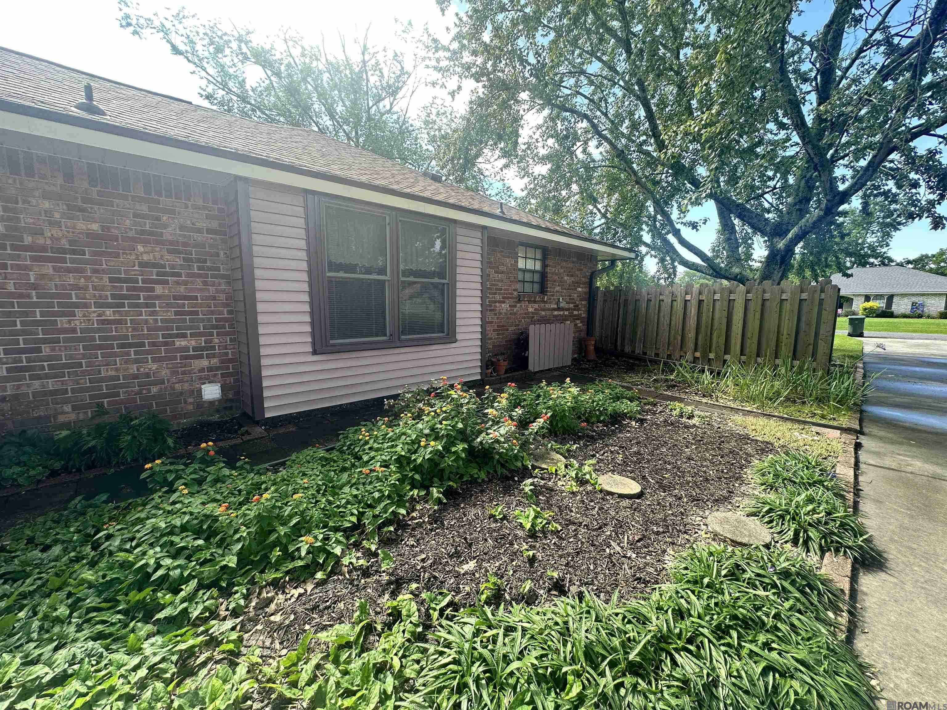 Property Photo:  40112 Ronda Ave  LA 70769 