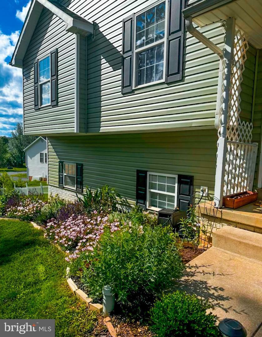 Property Photo: 555 Oak Lee Drive WV 25438