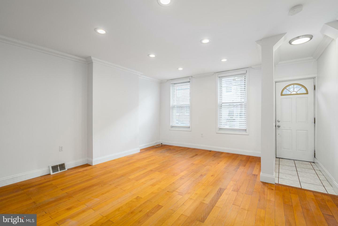 Property Photo: 1635 Catharine Street PA 19146