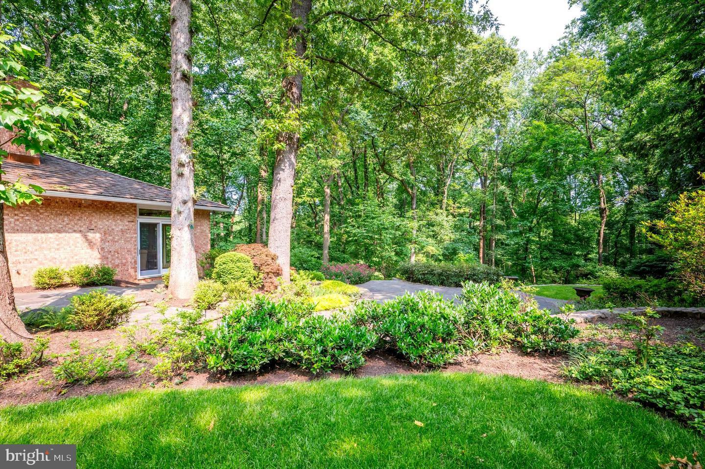 Property Photo: 6501 Menlo Road VA 22101