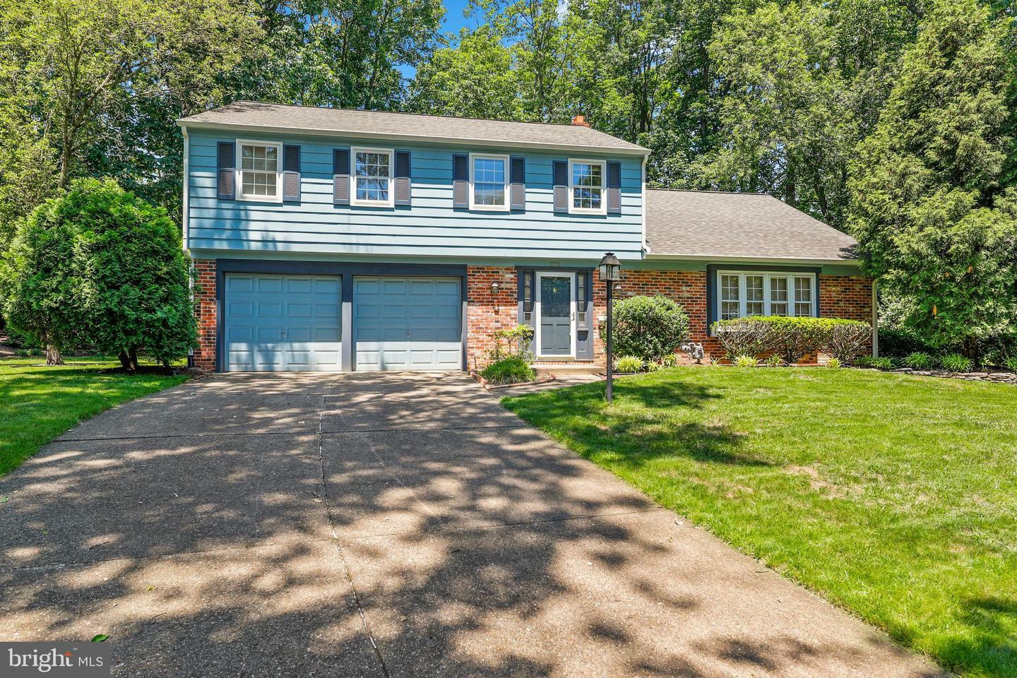 Property Photo:  202 Horse Shoe Court  NJ 08034 