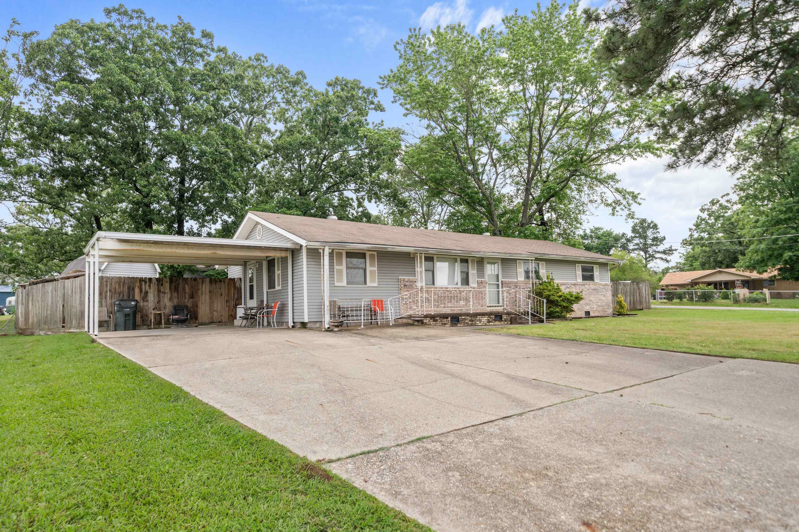 Property Photo: 103 N Ross Maddox Rd AR 71964