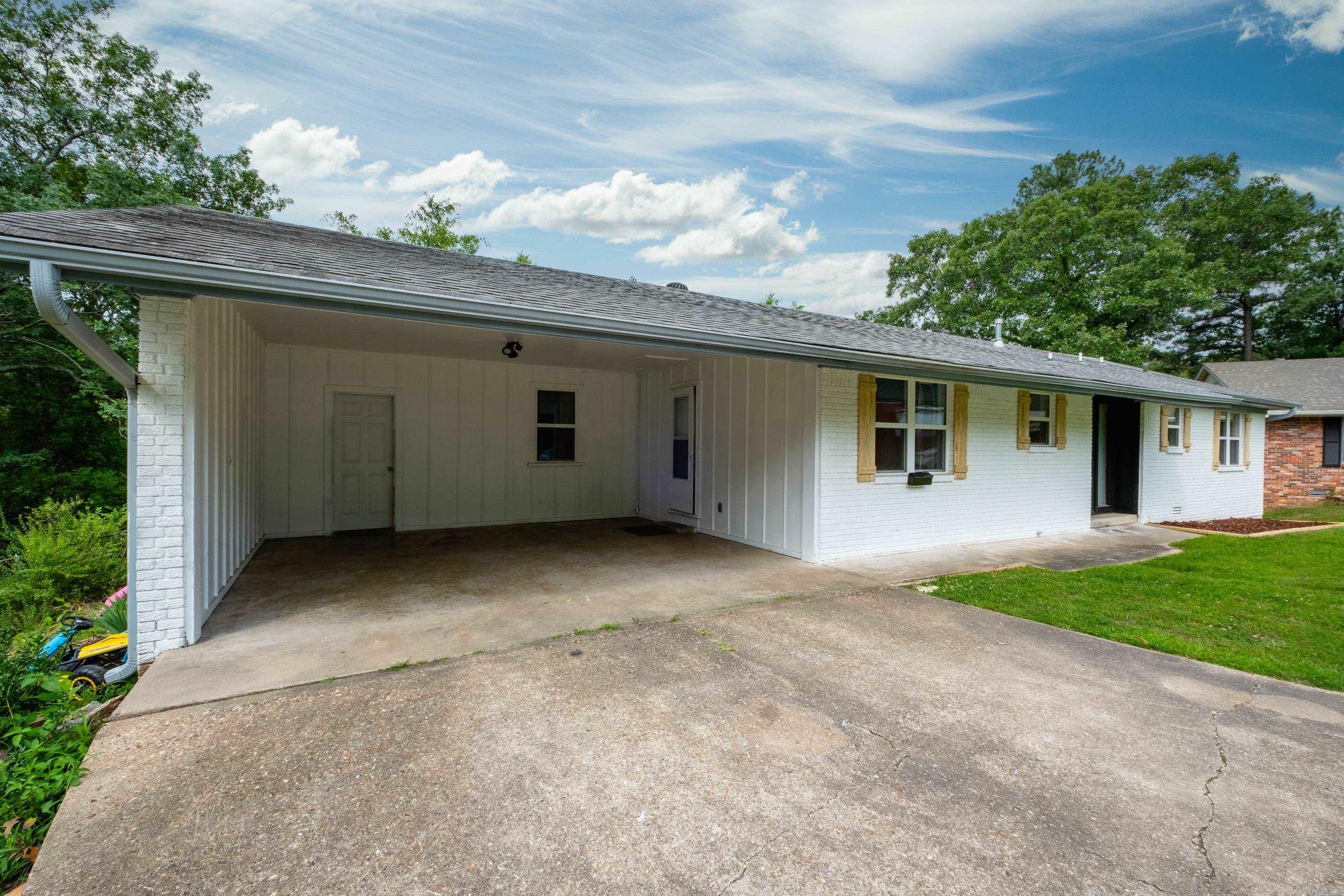 Property Photo: 4605 N Cedar AR 72116