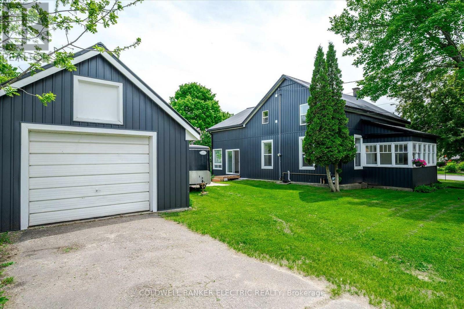 Property Photo:  65 Queen Street  ON K0L 2V0 