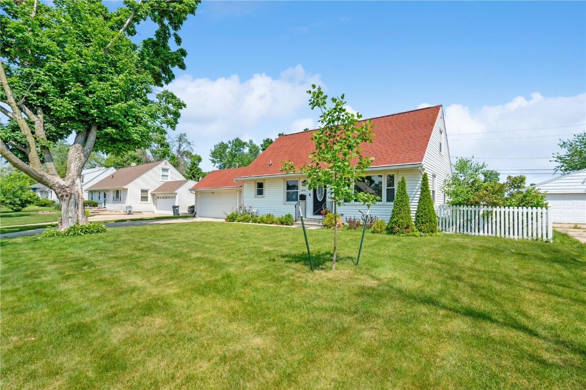 Property Photo: 1252 29th Street IA 52402