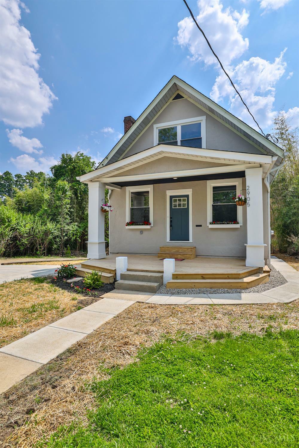 Property Photo:  2905 Losantiville Avenue  OH 45213 