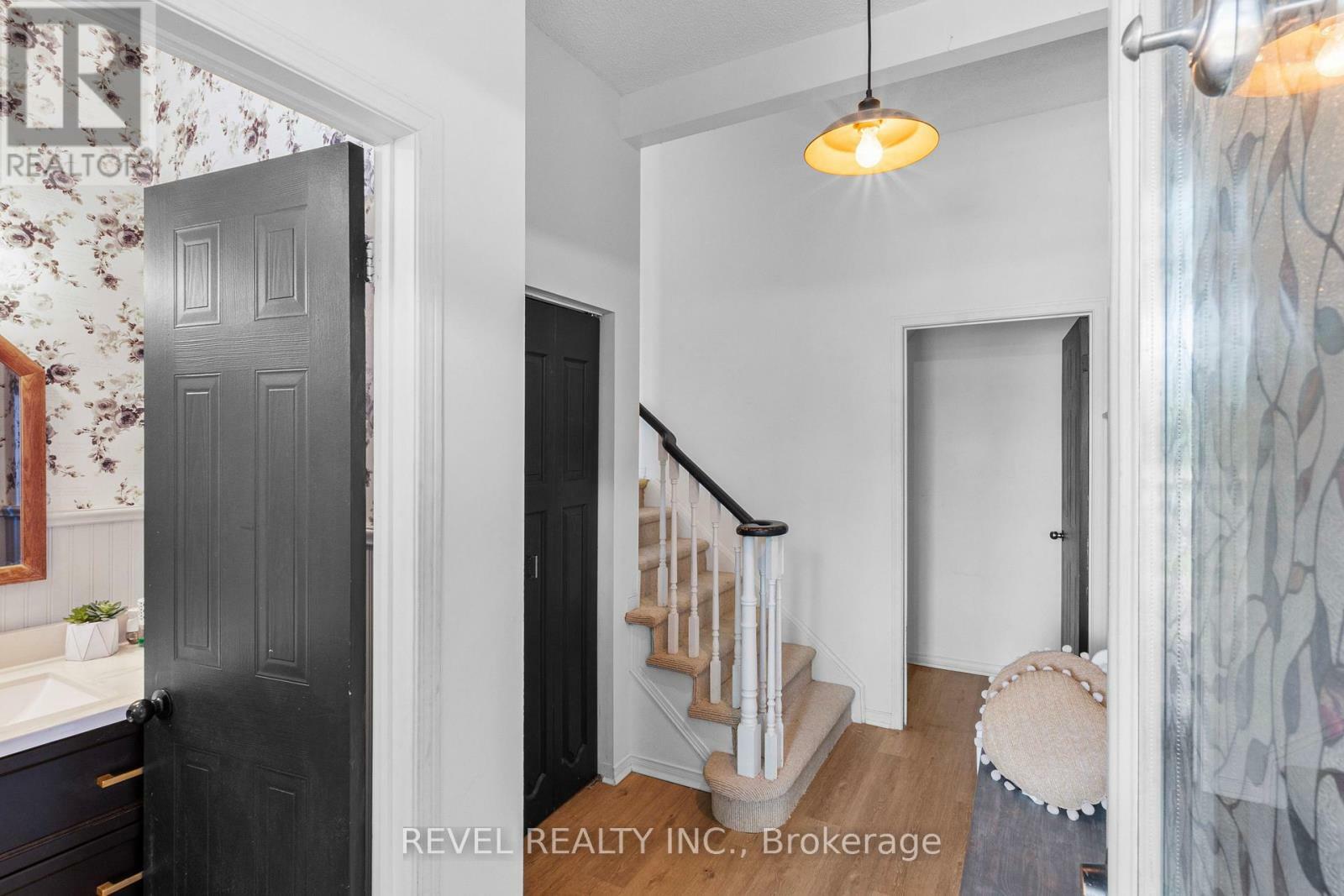 Property Photo: 1801 Nichol Ave Avenue North 7 ON L1N 9K1