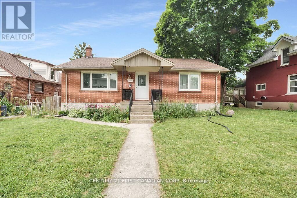 Property Photo: 454 Salisbury Street ON N5Y 3B2