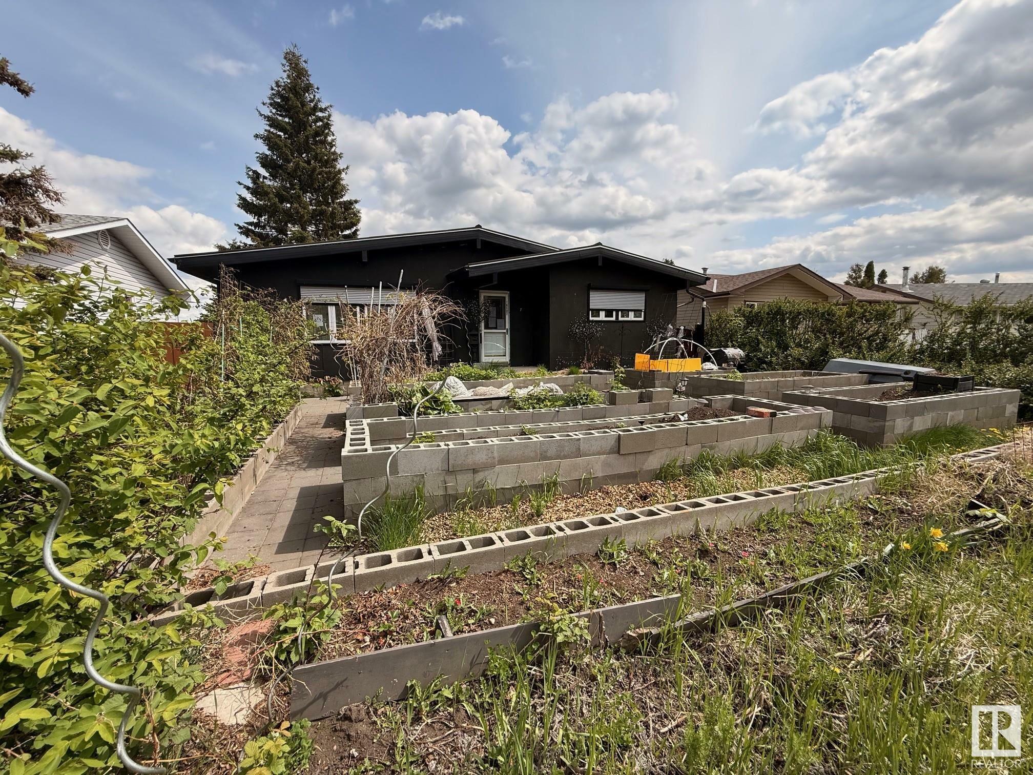 Photo de la propriété: 10807 31 Street NW AB T5W 1W6