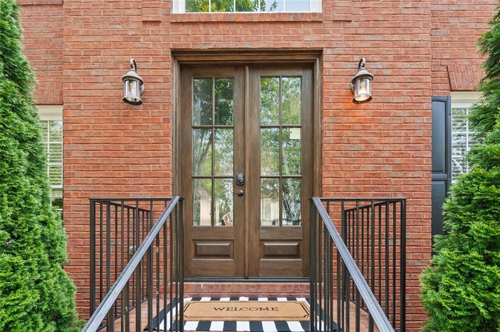 Property Photo: 530 Summerhill Drive GA 30075