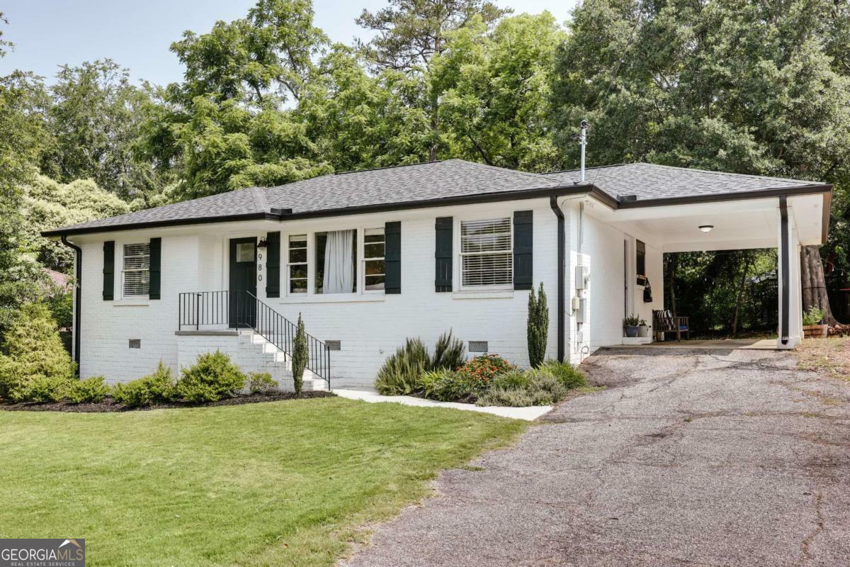 Property Photo: 980 Oglethorpe Avenue GA 30606