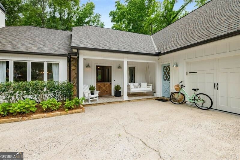 Property Photo: 7114 Surrey Point GA 30009