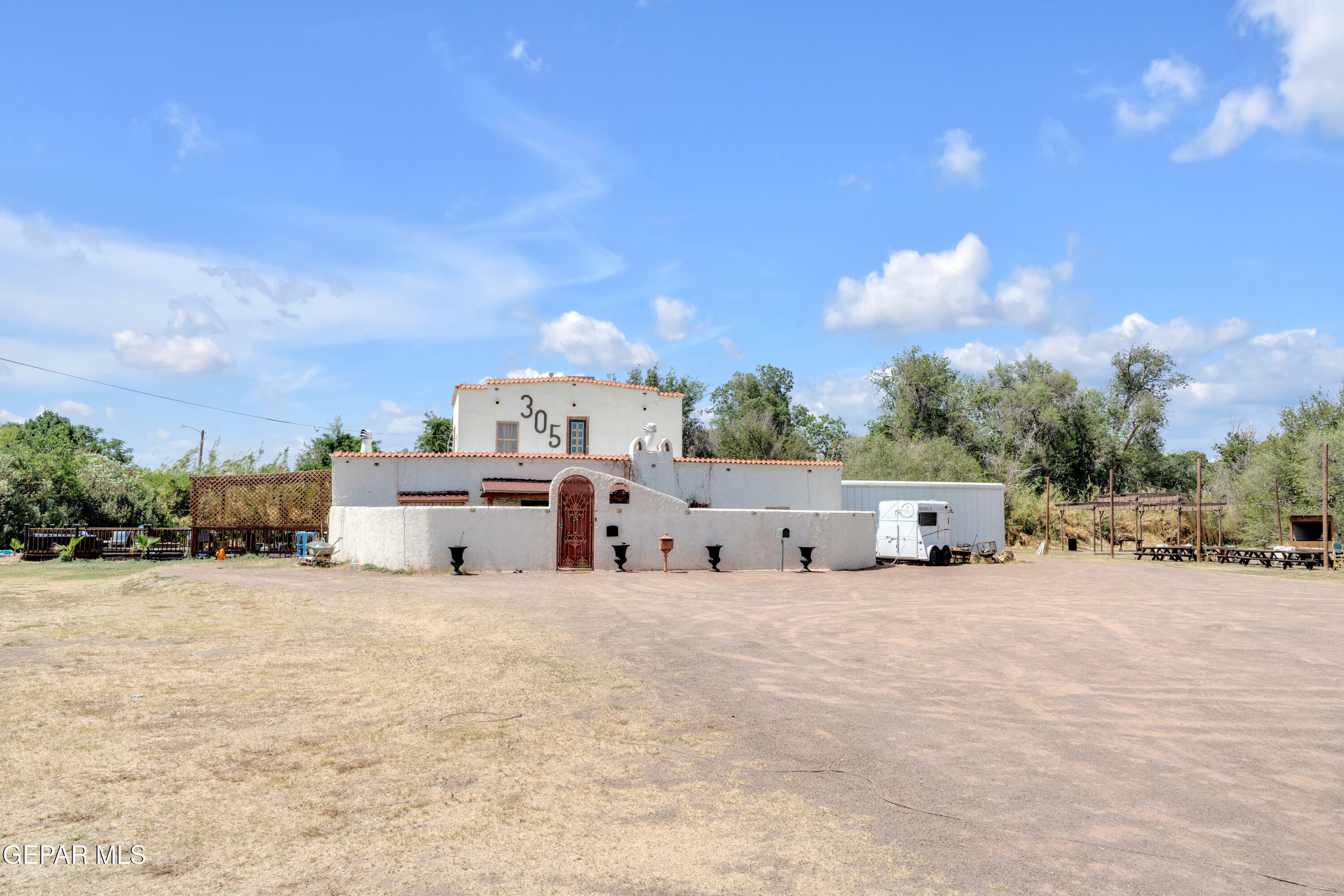 Property Photo: 305 N Carolina Drive TX 79915