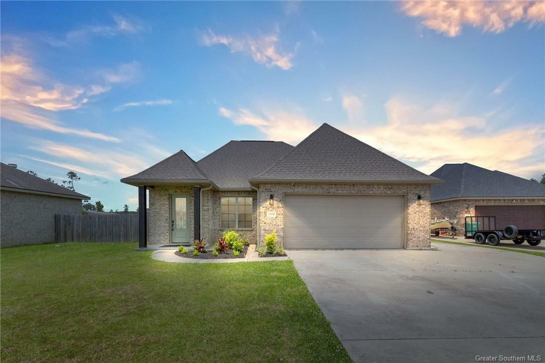 Property Photo: 1414 Trisha Court LA 70611