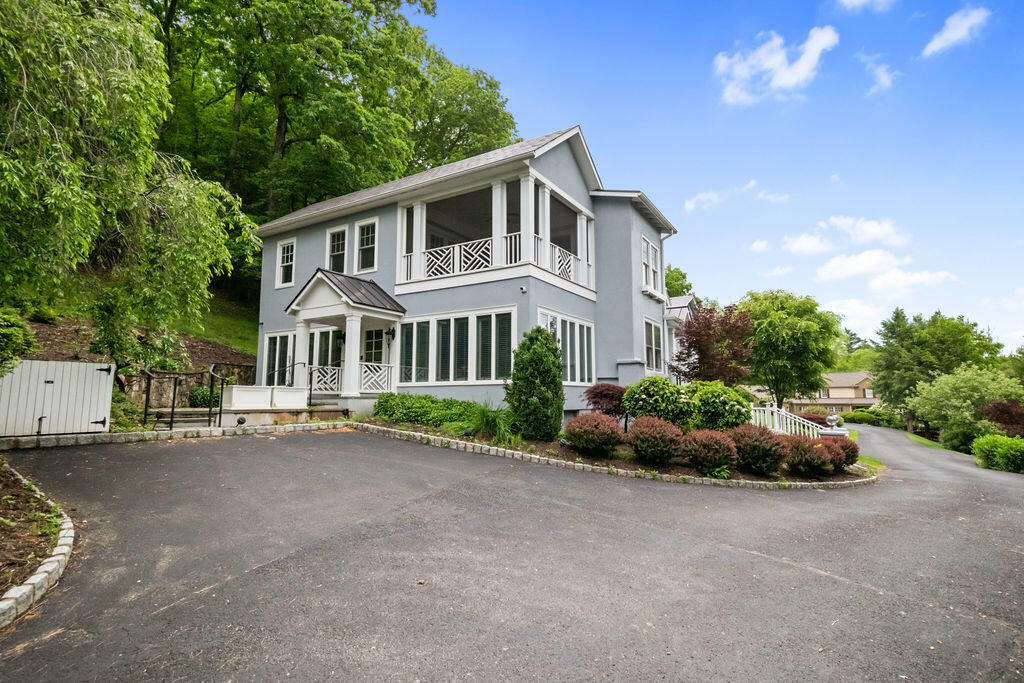 Property Photo: 1931 Village Run Rd Greenbriar Village WV 24986