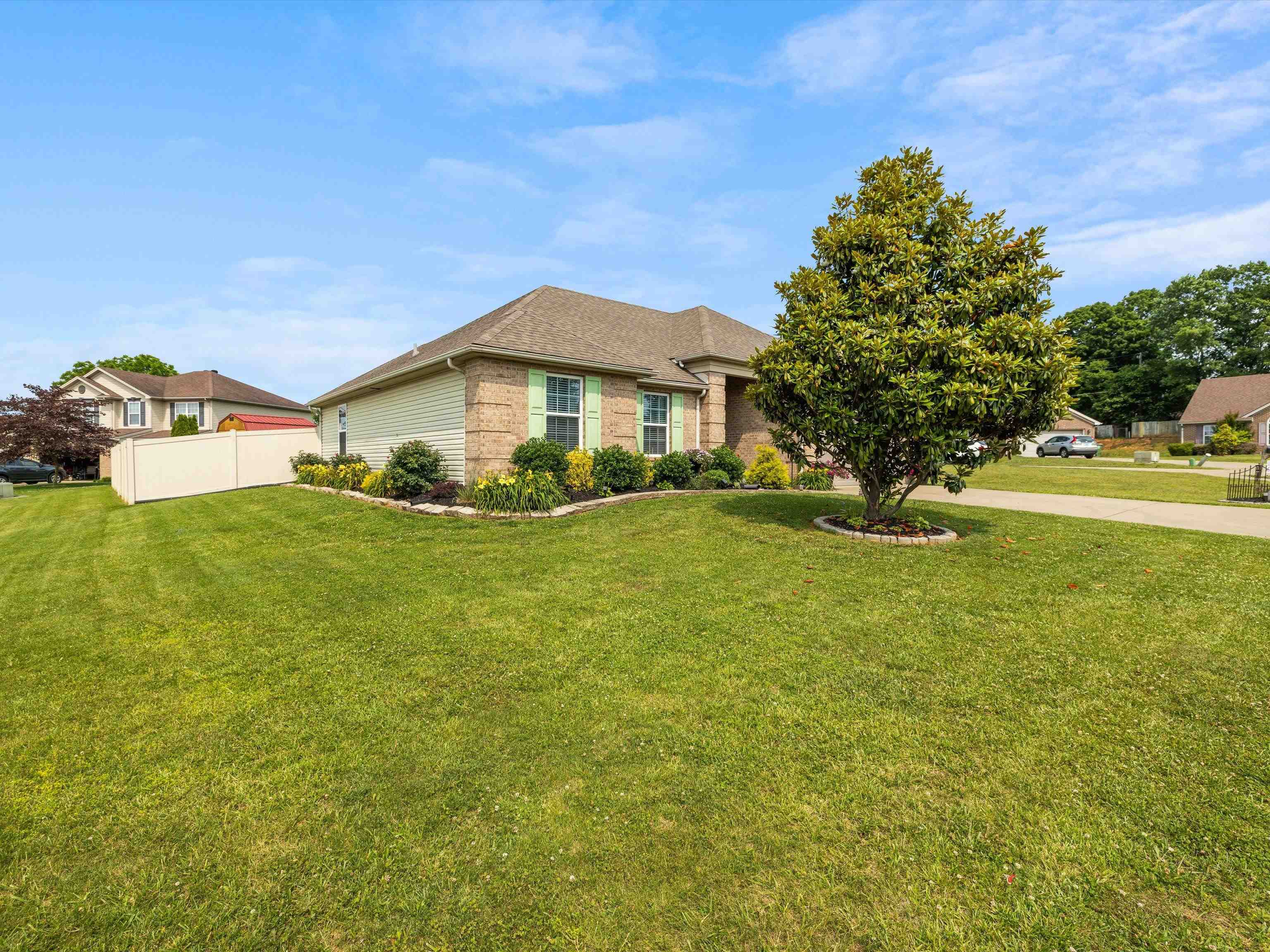 Property Photo: 246 E Fox Hollow Run KY 42420