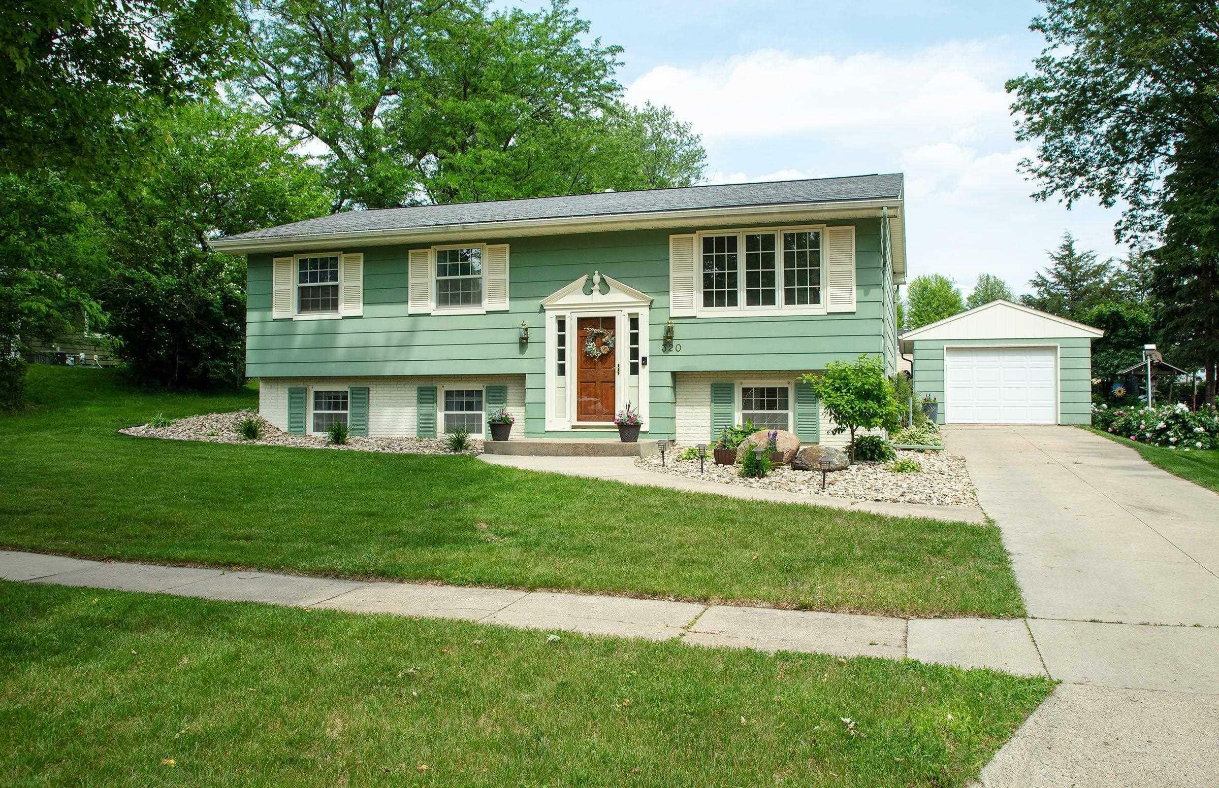 Property Photo:  320 NE 9th Street  IA 50677 